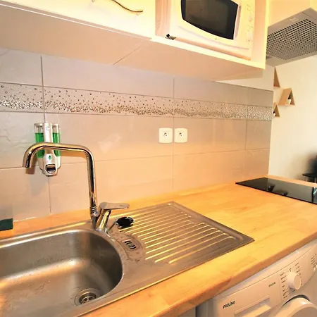 Confort ! Climatisation, Calme, Piscine, Parking Gratuit, Terrasse, Wifi דירה