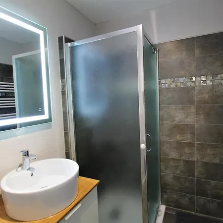 Confort ! Climatisation, Calme, Piscine, Parking Gratuit, Terrasse, Wifi *