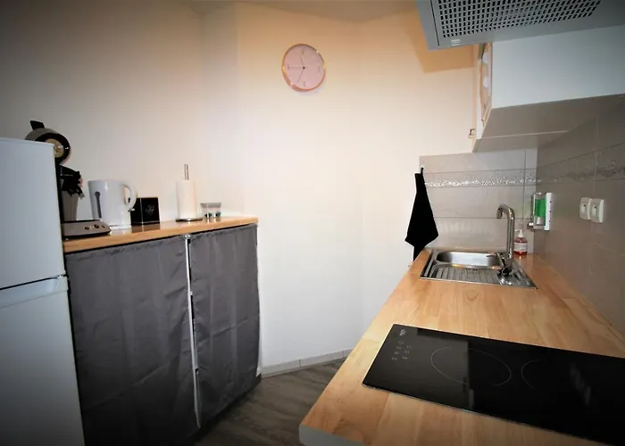 Confort ! Climatisation, Calme, Piscine, Parking Gratuit, Terrasse, Wifi *