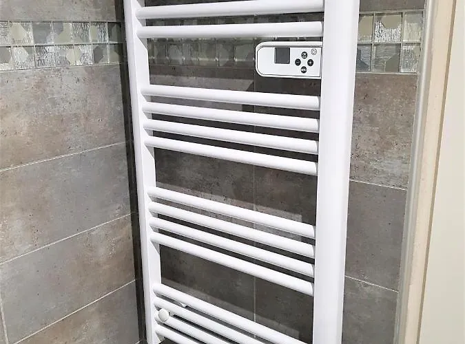 Confort ! Climatisation, Calme, Piscine, Parking Gratuit, Terrasse, Wifi *