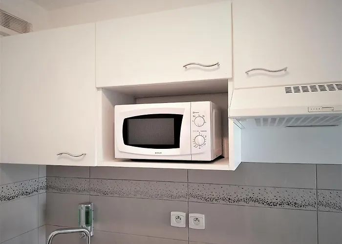 Confort ! Climatisation, Calme, Piscine, Parking Gratuit, Terrasse, Wifi * Carcassonne