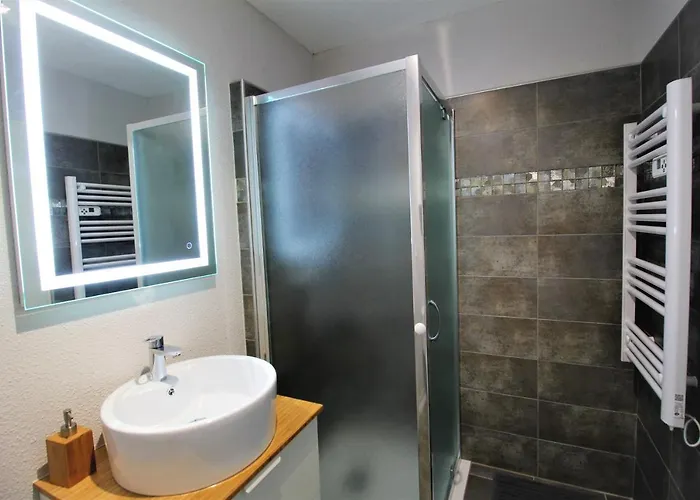 Confort ! Climatisation, Calme, Piscine, Parking Gratuit, Terrasse, Wifi *